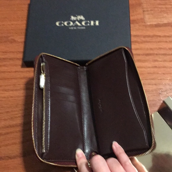 NWT-Coach Glitter Wristlet - Picture 3 of 7